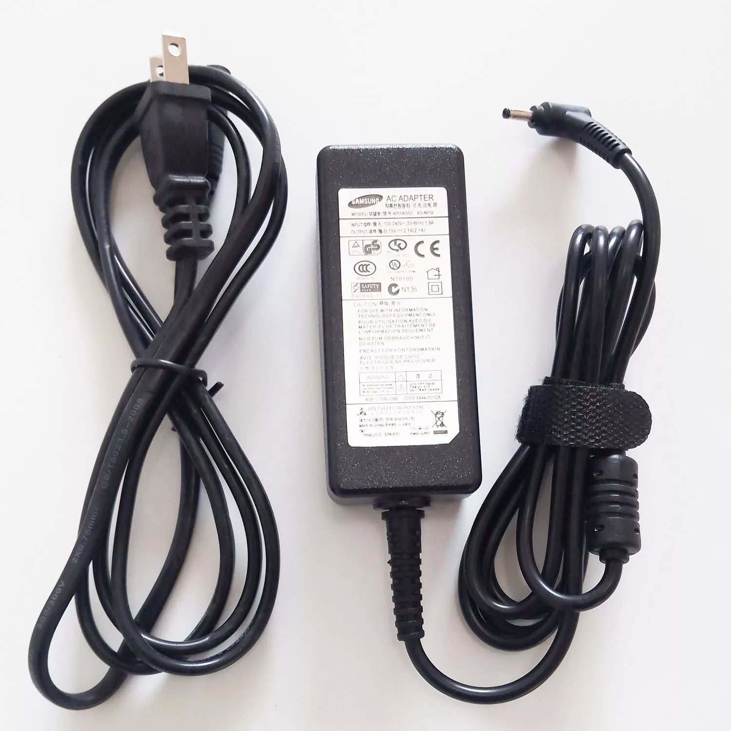 Genuine AC Adapter For Samsung PA-1400-19 PA-1400-24 ultrabook Charger 3.0*1.1mm Compatible Brand F